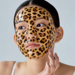 Caramel leopard jelly mask on the face