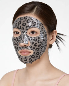 Silver leopard jelly mask on the face